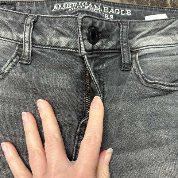 American Eagle Distressed Super Low Jeggings size 6 - Picture 8 of 12